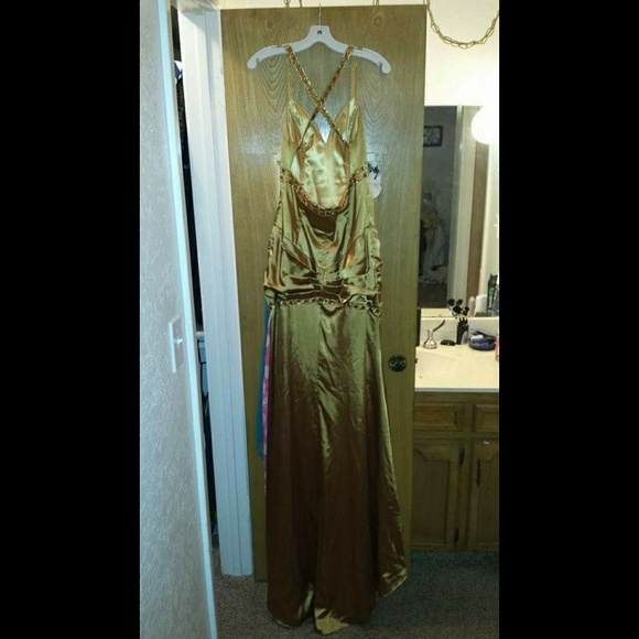 Gold formal dress - Picture 2 of 3